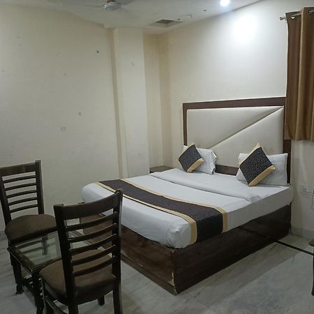 Hotel Ringer New Delhi Buitenkant foto
